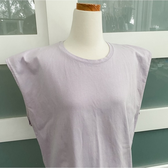 Aritzia Babaton classic T shirt in LILAC - Picture 2 of 6